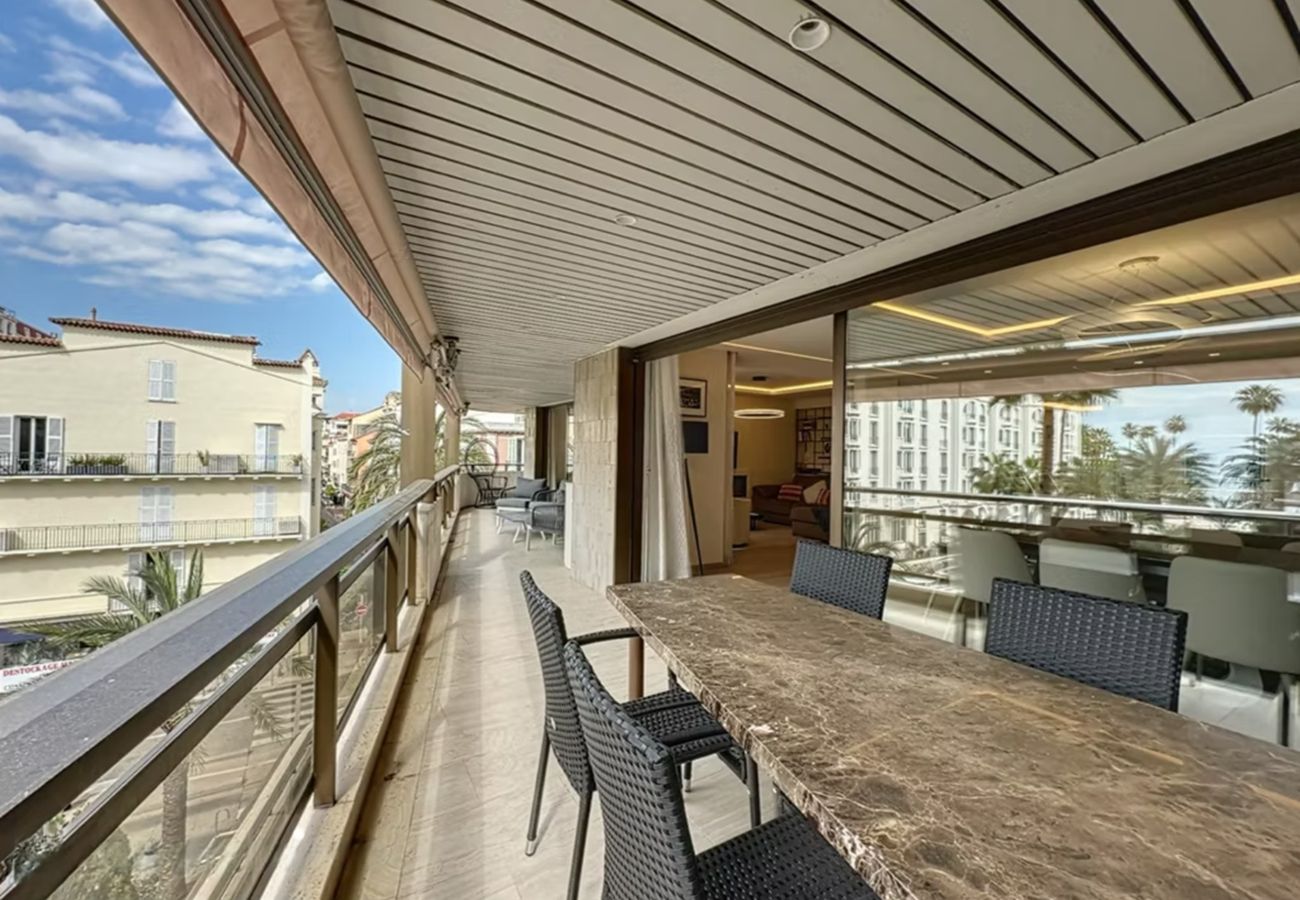 Apartment in Cannes - Luxurious 3-room apartment, 140 m² with 45 m² terrace and sea view - 100 m from La Croisette