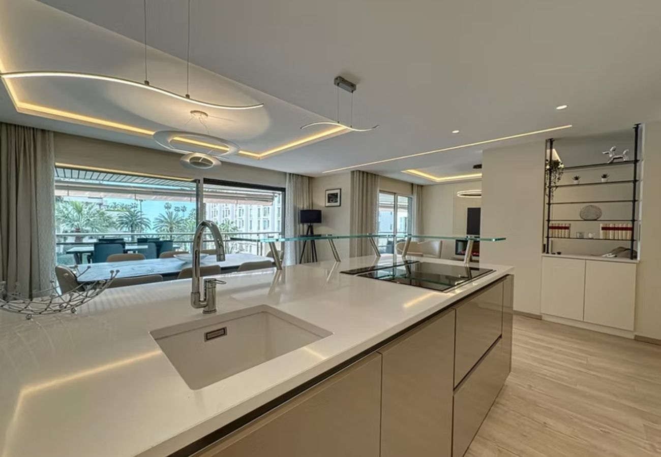 Apartment in Cannes - Luxurious 3-room apartment, 140 m² with 45 m² terrace and sea view - 100 m from La Croisette