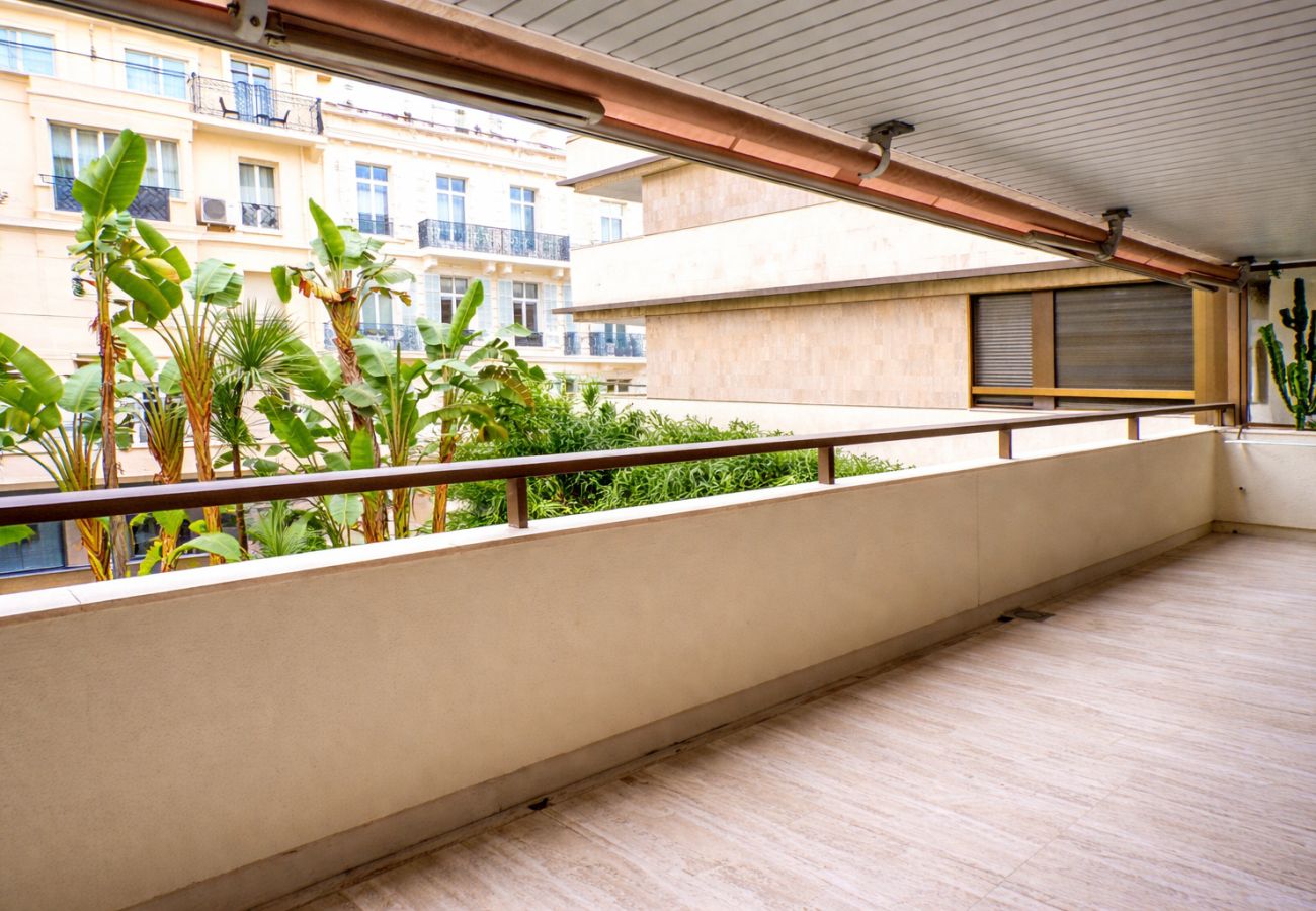 Apartment in Cannes - 3 rooms in the center of Cannes - 50m from the Croisette