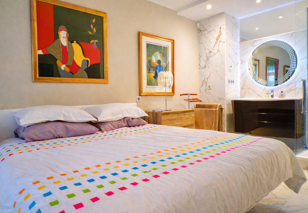 Apartment in Cannes - 3 rooms in the center of Cannes - 50m from the Croisette