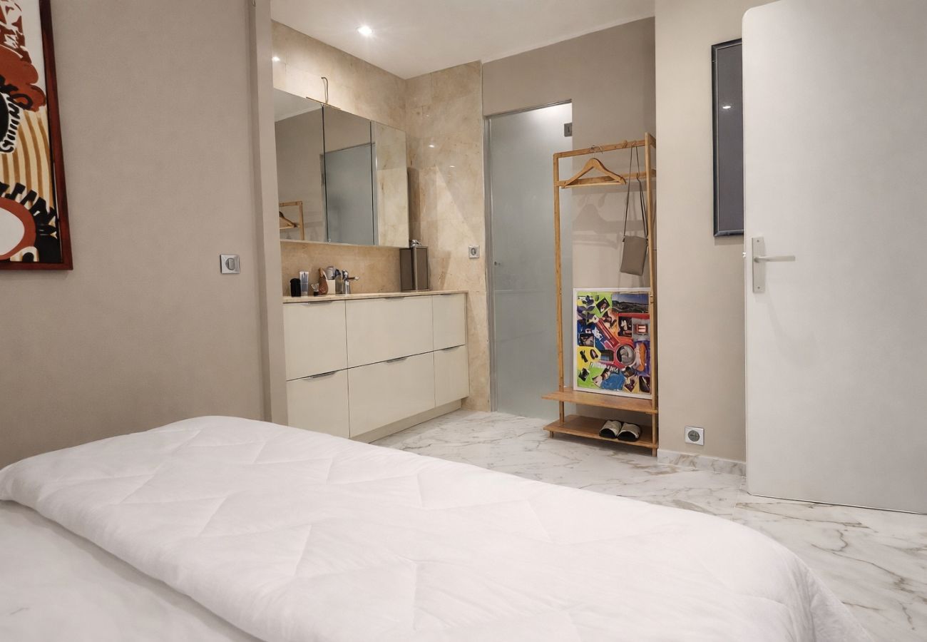 Apartment in Cannes - 3 rooms in the center of Cannes - 50m from the Croisette
