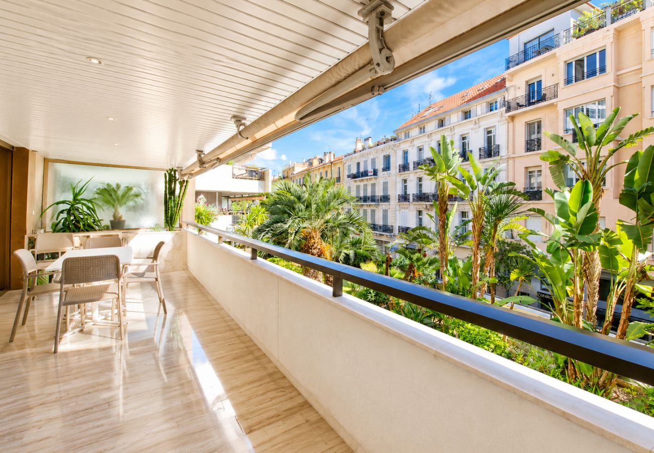 Apartment in Cannes - 3 rooms in the center of Cannes - 50m from the Croisette