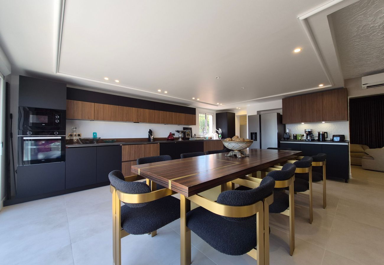 Villa in Mandelieu-la-Napoule - Luxurious 8-bedroom villa with air conditioning and a private pool in the hills