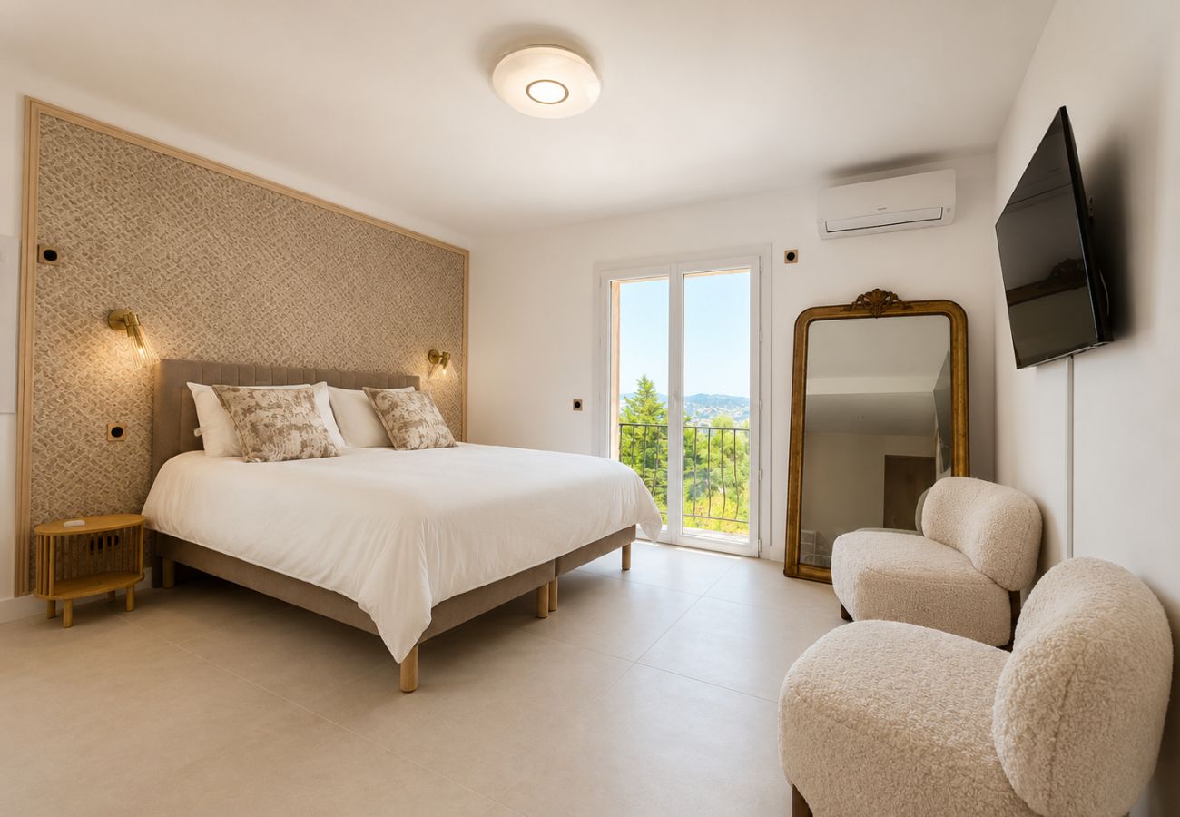 Villa in Mandelieu-la-Napoule - Luxurious 8-bedroom villa with air conditioning and a private pool in the hills