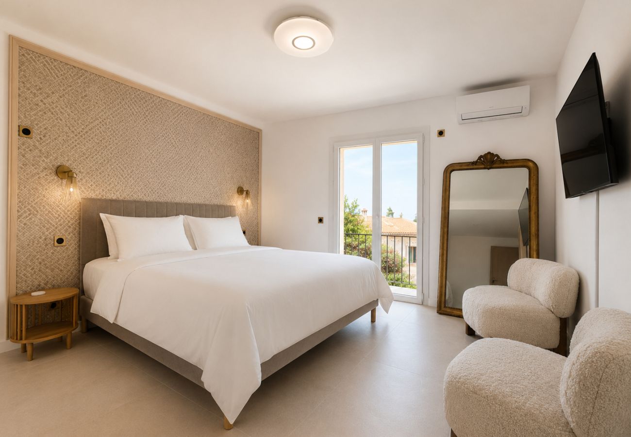 Villa in Mandelieu-la-Napoule - Luxurious 8-bedroom villa with air conditioning and a private pool in the hills