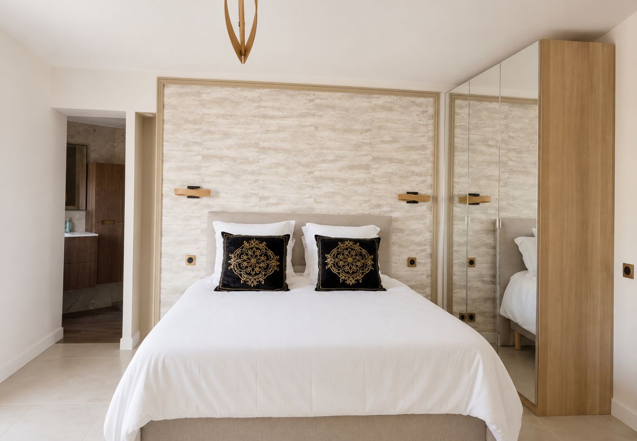 Villa in Mandelieu-la-Napoule - Luxurious 8-bedroom villa with air conditioning and a private pool in the hills
