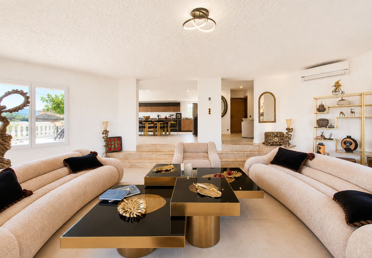 Villa in Mandelieu-la-Napoule - Luxurious 8-bedroom villa with air conditioning and a private pool in the hills