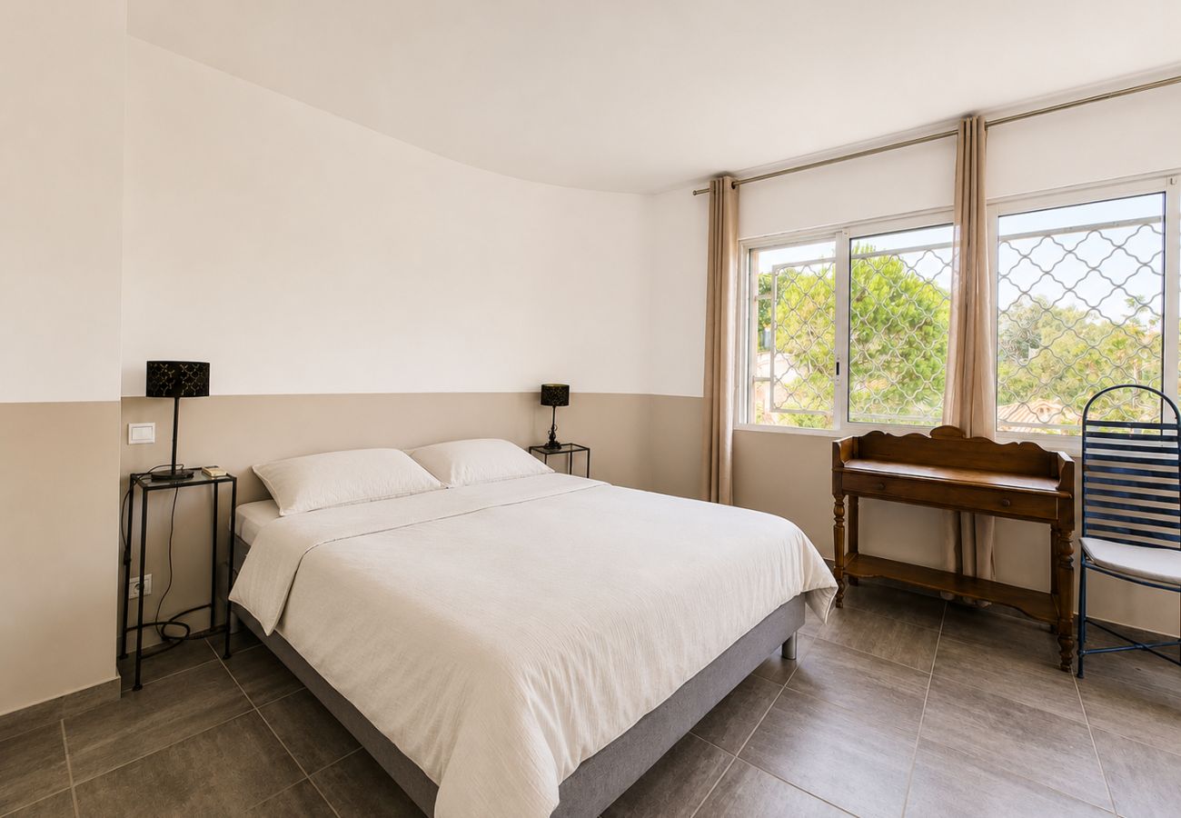 Villa in Vallauris - 6-Bedroom Villa with Panoramic sea Views and Pool - Super Cannes