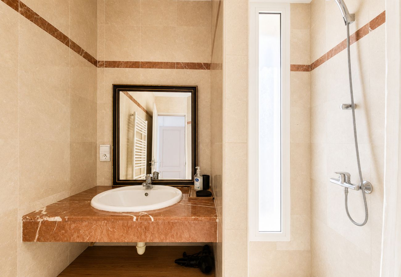 Villa in Vallauris - 6-Bedroom Villa with Panoramic sea Views and Pool - Super Cannes