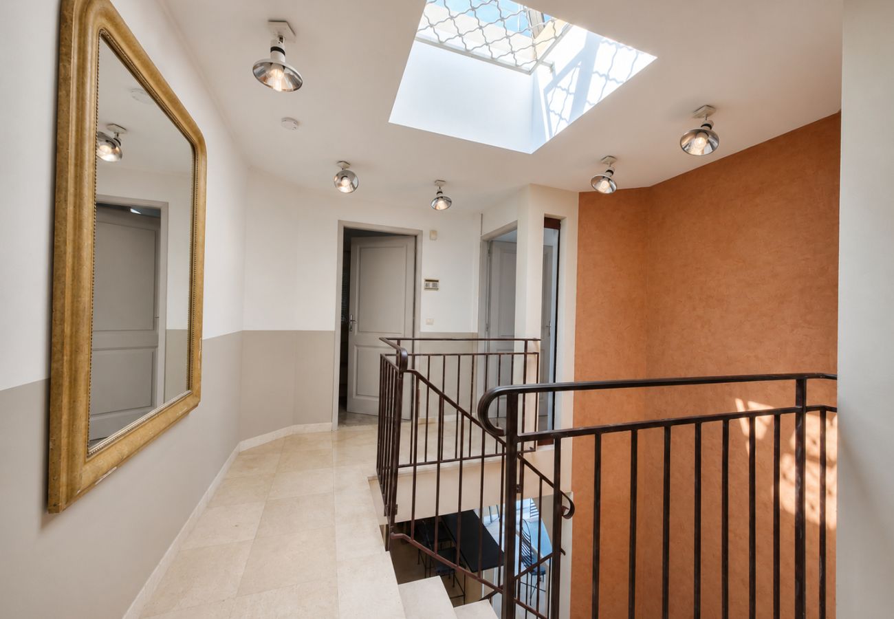 Villa in Vallauris - 6-Bedroom Villa with Panoramic sea Views and Pool - Super Cannes