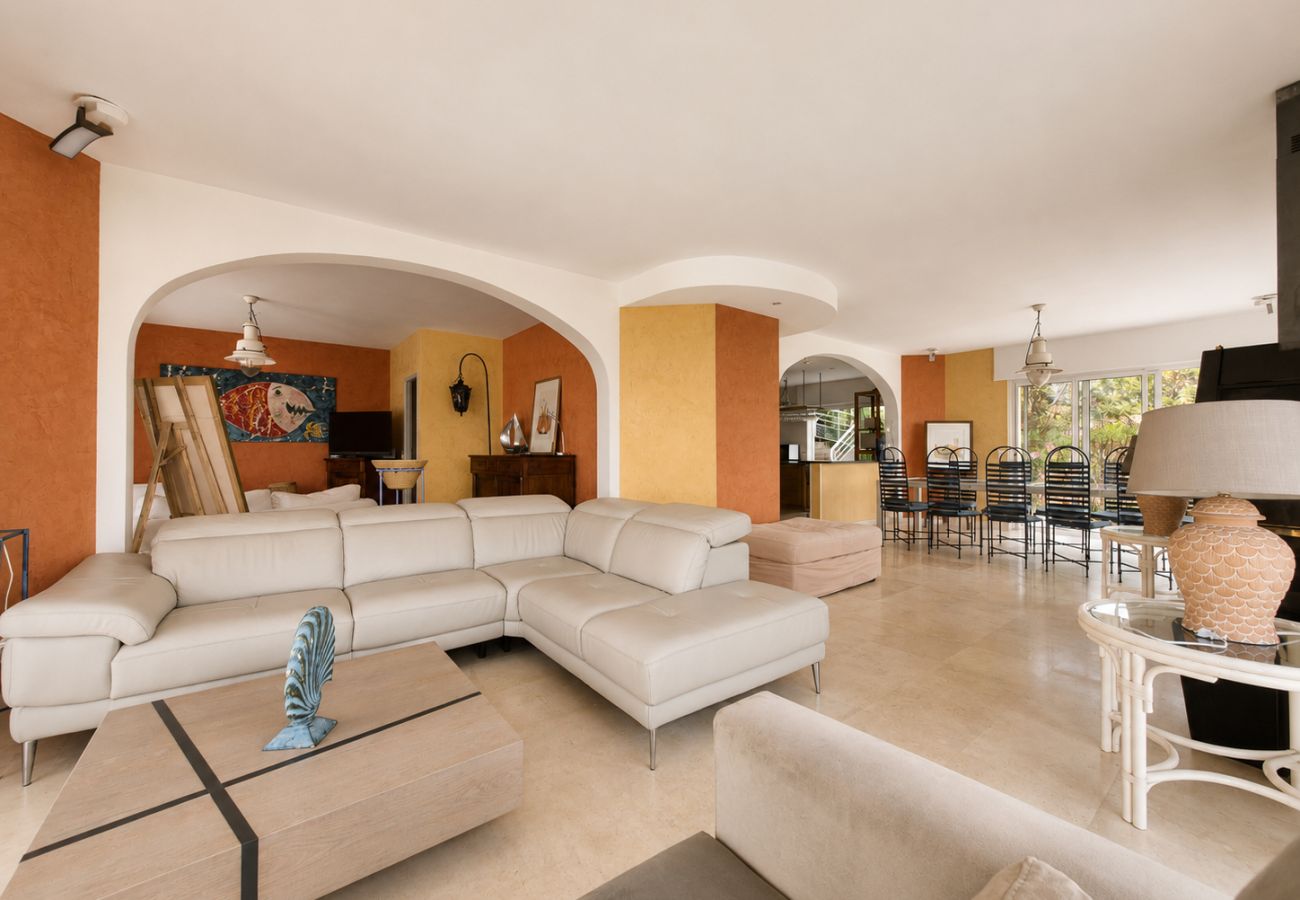 Villa in Vallauris - 6-Bedroom Villa with Panoramic sea Views and Pool - Super Cannes