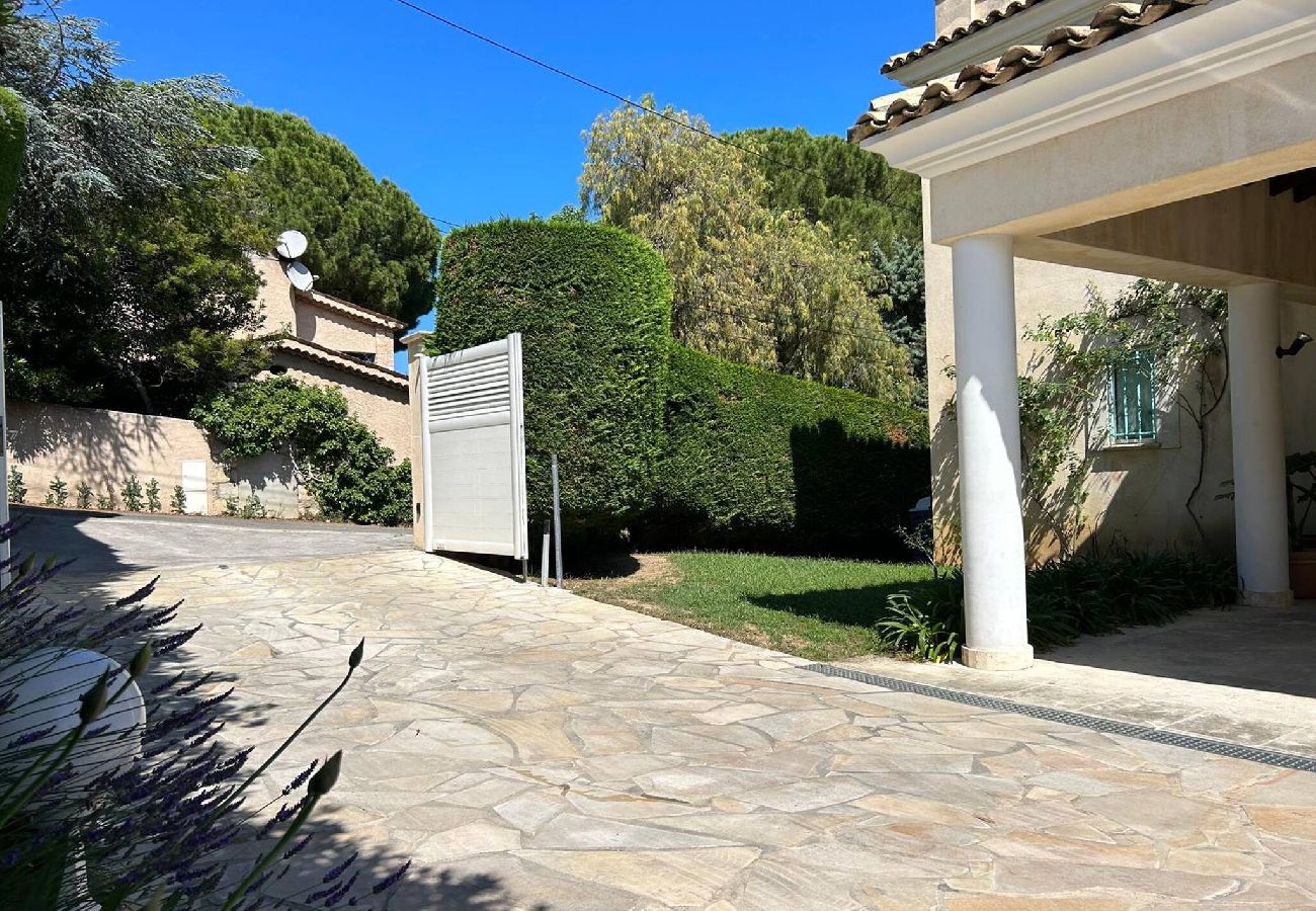 Maison à Vallauris - Villa 4 chambres vue mer et piscine privée 