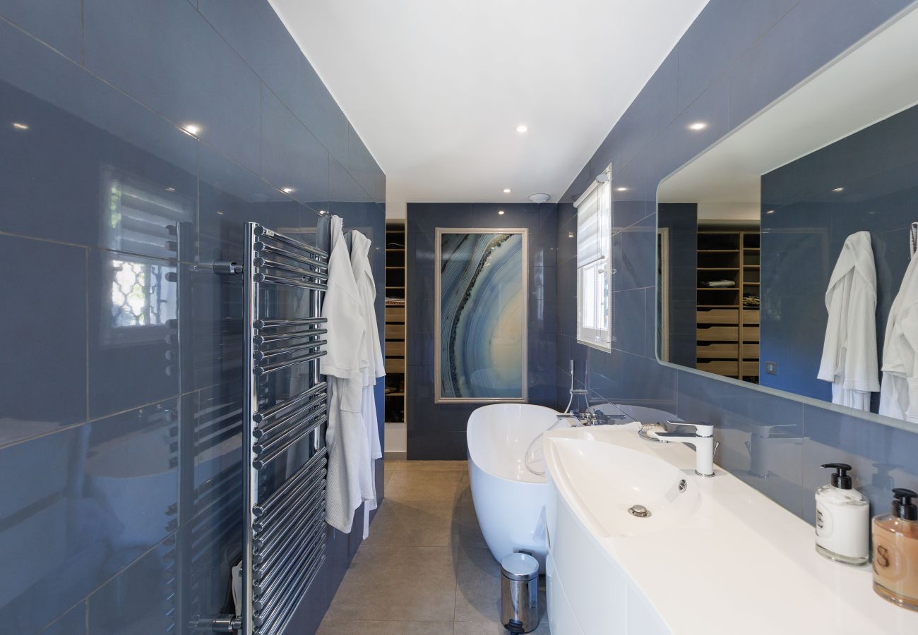 Villa à Mandelieu-la-Napoule - Luxueuse villa 7 chambres avec piscine & jacuzzi