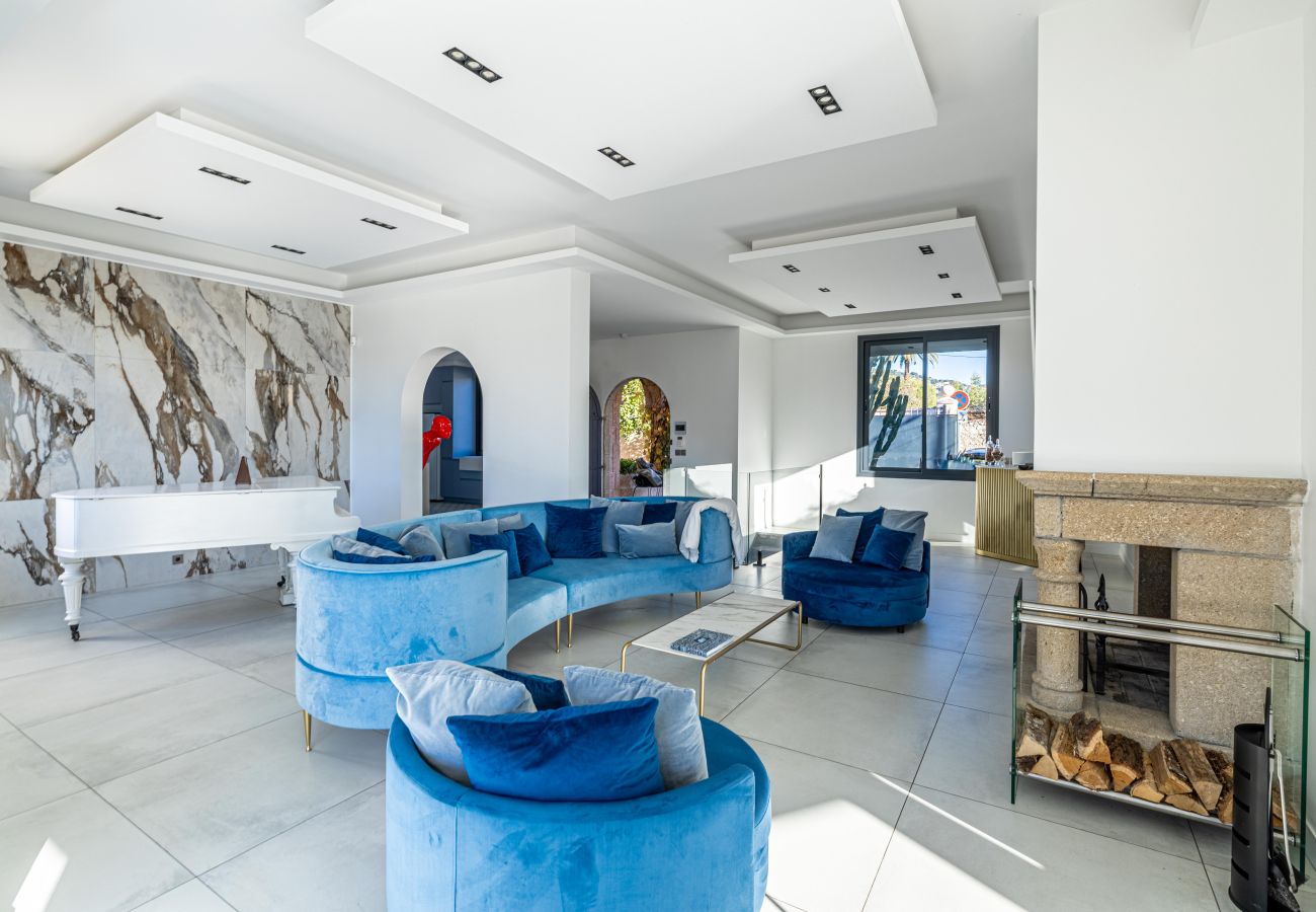 Villa à Cannes - Luxueuse villa 6 chambres avec piscine & sauna