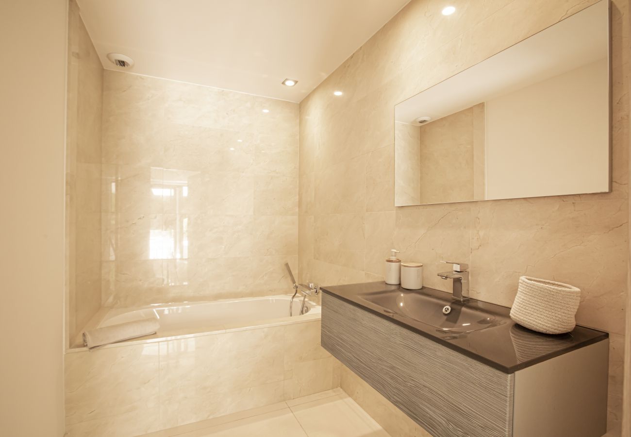 Villa à Le Cannet - Villa californienne 4 chambres avec piscine privée - 1km de Cannes