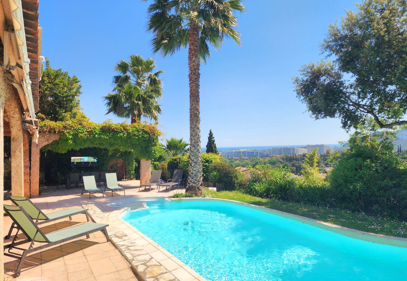 Villa à Mandelieu-la-Napoule - Villa sur les hauteurs de Mandelieu vue mer et piscine privée
