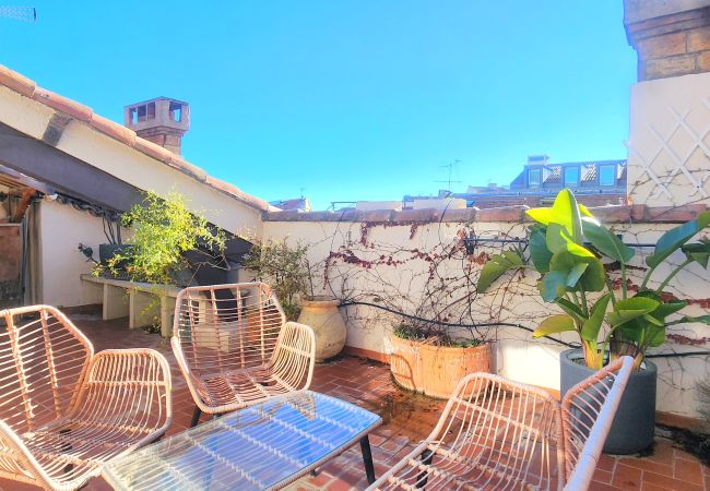 Appartement à Cannes - 2 chambres centre Cannes avec terrasse - 800m de la croisette