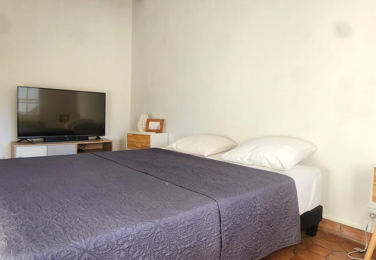 Appartement à Cannes - 2 chambres centre Cannes avec terrasse - 800m de la croisette