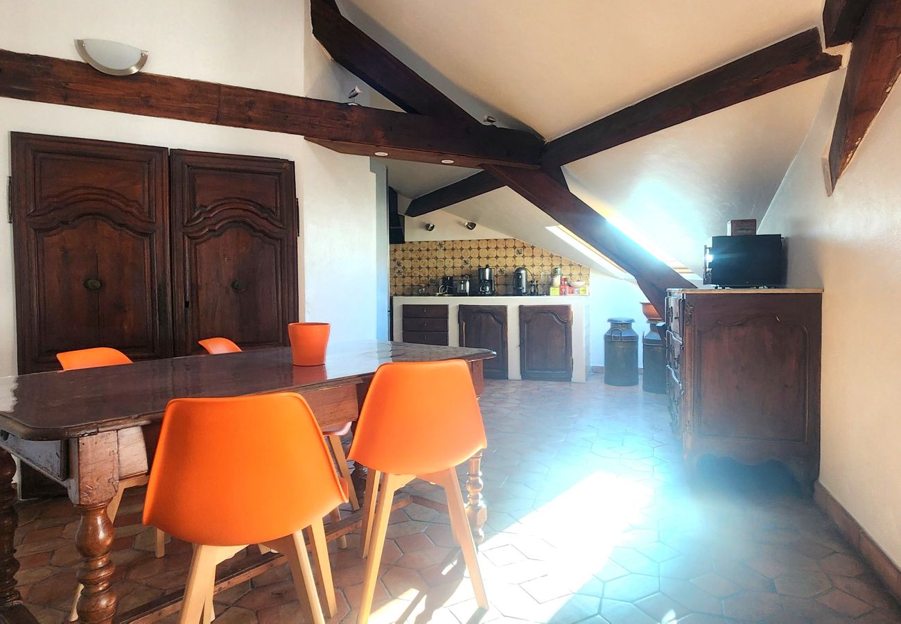 Appartement à Cannes - 2 chambres centre Cannes avec terrasse - 800m de la croisette