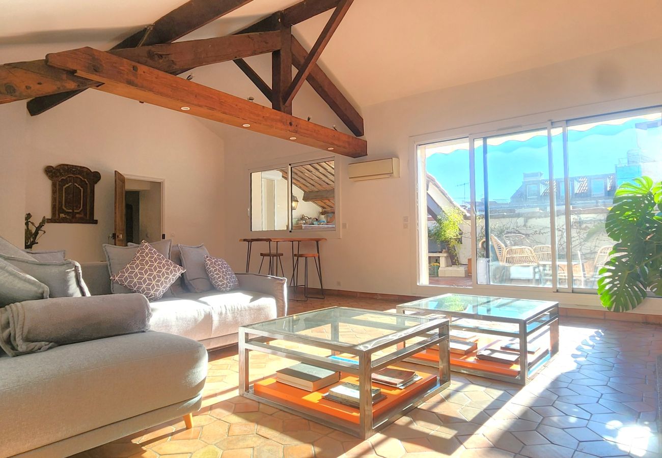 Appartement à Cannes - 2 chambres centre Cannes avec terrasse - 800m de la croisette