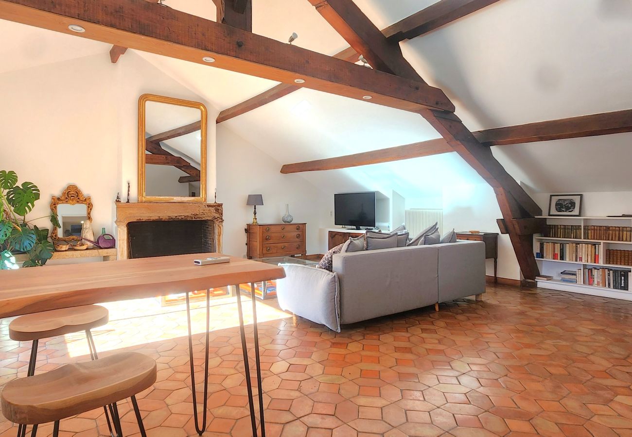 Appartement à Cannes - 2 chambres centre Cannes avec terrasse - 800m de la croisette