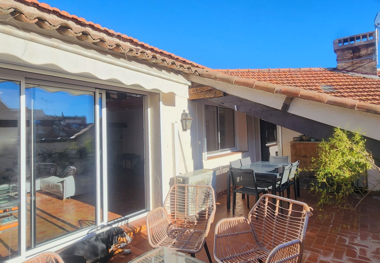 Appartement à Cannes - 2 chambres centre Cannes avec terrasse - 800m de la croisette
