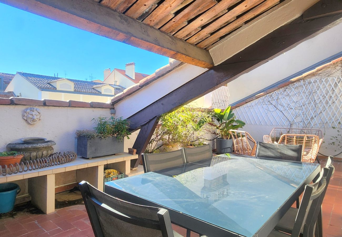 Appartement à Cannes - 2 chambres centre Cannes avec terrasse - 800m de la croisette