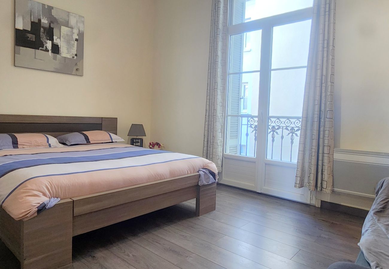 Appartement à Cannes - 3ch centre Cannes avec parking privée - 300m des plages 