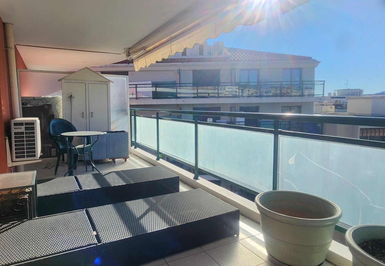 Appartement à Cannes - 2ch avec parking privée - 700m des plages