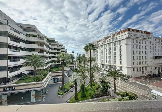 Appartement à Cannes - Luxueux 3p 140 m² avec terrasse 45m² vue mer - 100m de la croisette