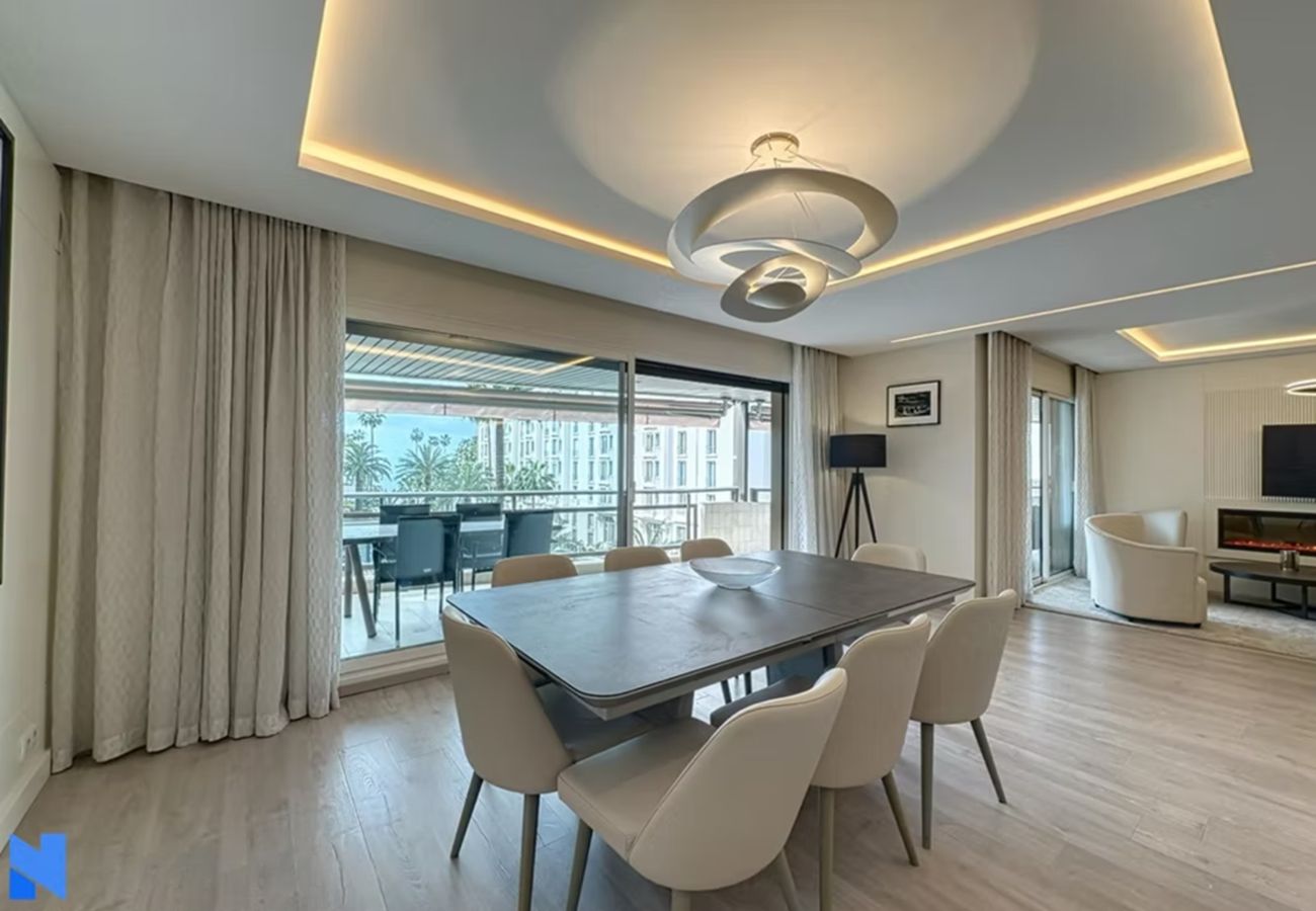 Appartement à Cannes - Luxueux 3p 140 m² avec terrasse 45m² vue mer - 100m de la croisette