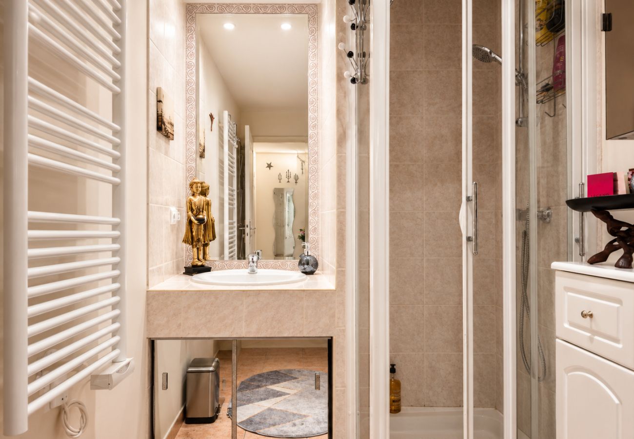 Studio à Cannes - Studio climatisé à 400m des plages - Centre ville