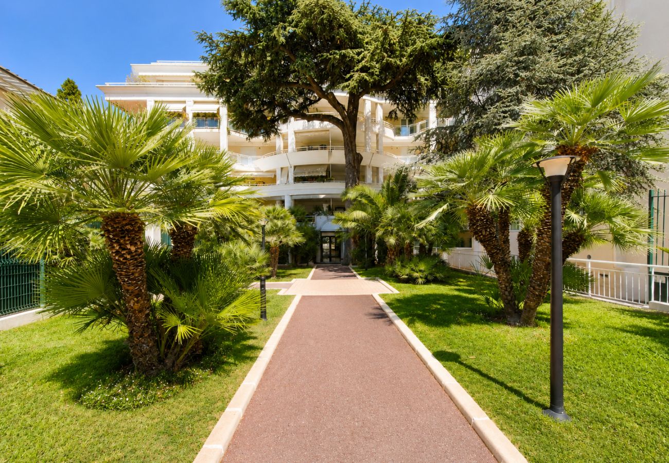Studio à Cannes - Studio climatisé à 400m des plages - Centre ville