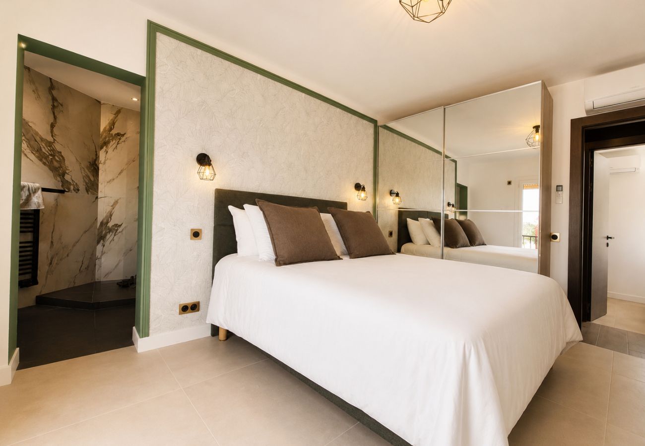 Villa à Mandelieu-la-Napoule - Luxueuse villa 8 ch climatisées avec piscine privée sur les hauteurs